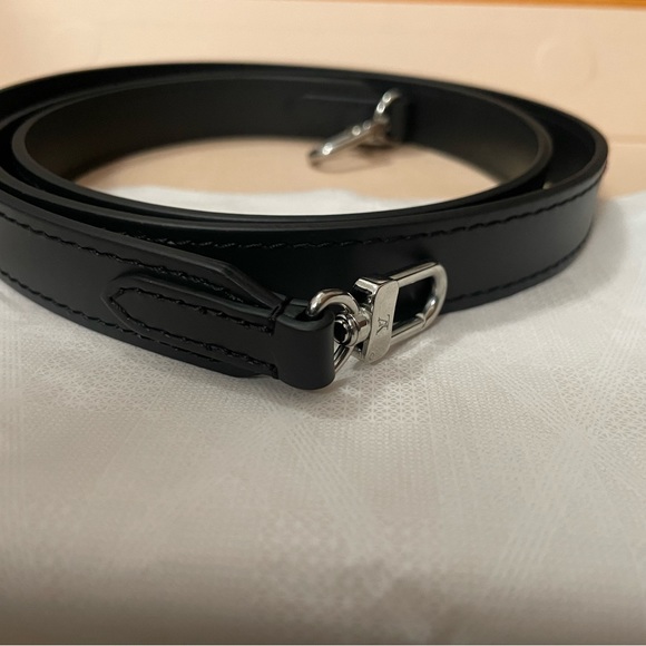 Louis Vuitton Petit Sac Plat Noir Epi - Picture 4 of 7